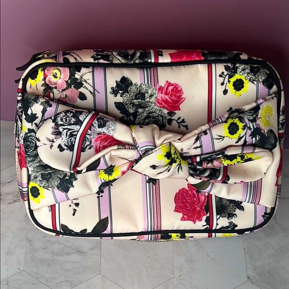 Victoria's Secret Pink Cosmetic Bag Floral Design - Picture 3 of 7